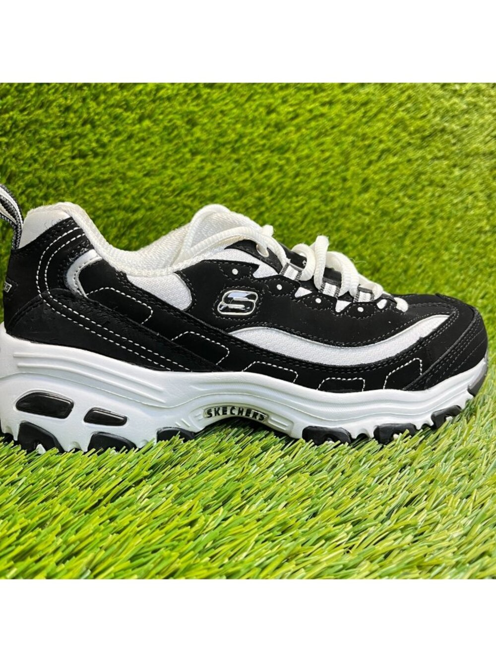Skechers D'Lites Daddy Womens Size 7 Black White Athletic Running Shoes Sneakers